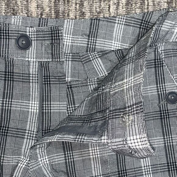 Ana Womens Size 6 Short Shorts Black White Plaid Front & Back Pockets‎ Stretch - Picture 2 of 7